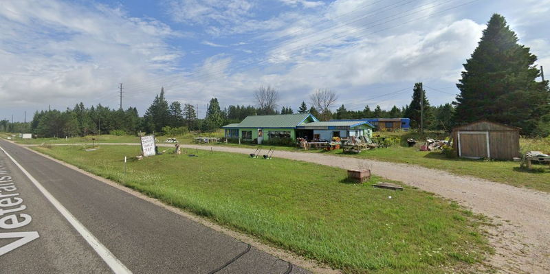 Honest Injuns Tourist Trap - 2022 Photo (newer photo)